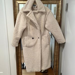 Apparis Daryna Double-Breasted Sherpa Coat
Size: X Small
Color: Ivory